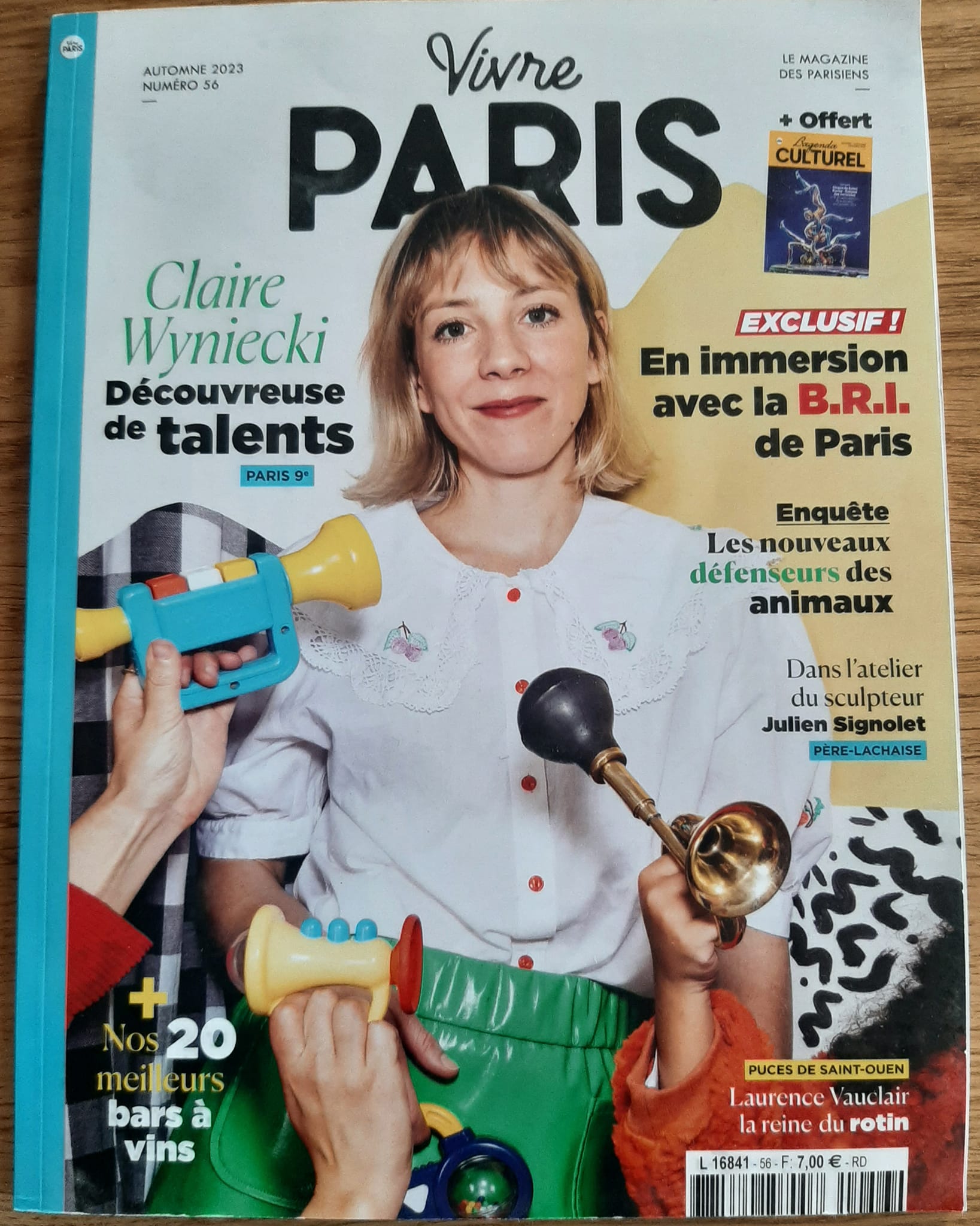 Présentation de l'exposition Échappées pour la sortie du parfum roman de Clémentine Humeua