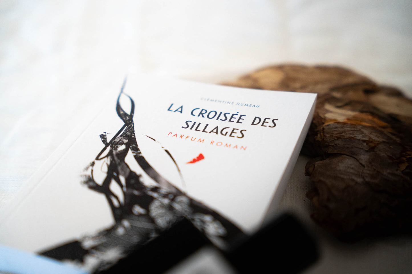 Roman et échantillon de parfum La Croisée des Sillages